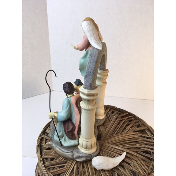 Avon Holiday Treasures Porcelain Figurines Nativity Mary Joseph Jesus 2002 - Picture 7 of 9